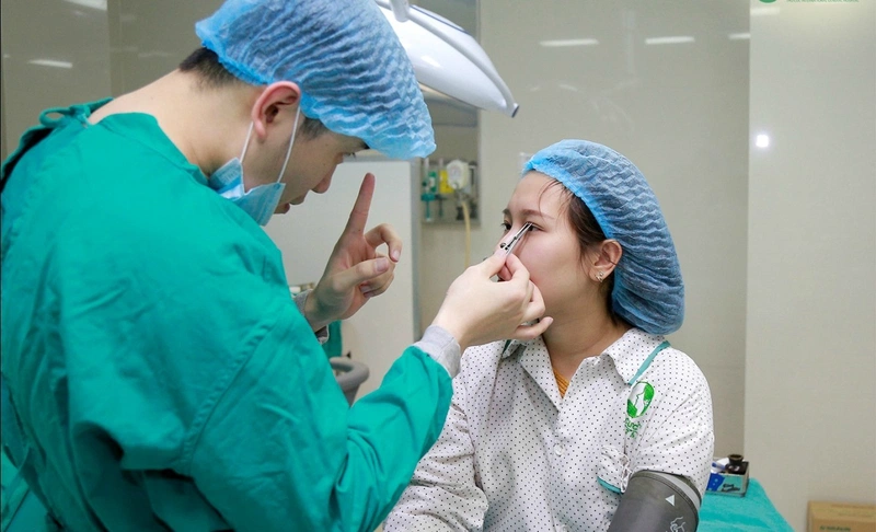 bác sĩ nào cắt mí mắt đẹp tại TPHCM