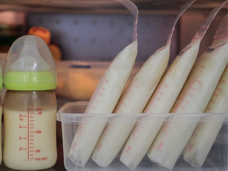 Cách hâm nóng sữa mẹ để tủ lạnh