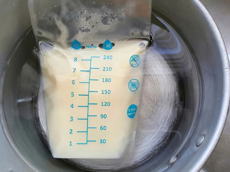 Cách hâm và rã đông sữa mẹ 