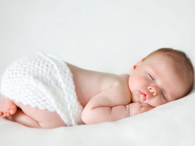 Giữ cho bé luôn mát mẻ cũng giúp bé không bú lắt nhắt