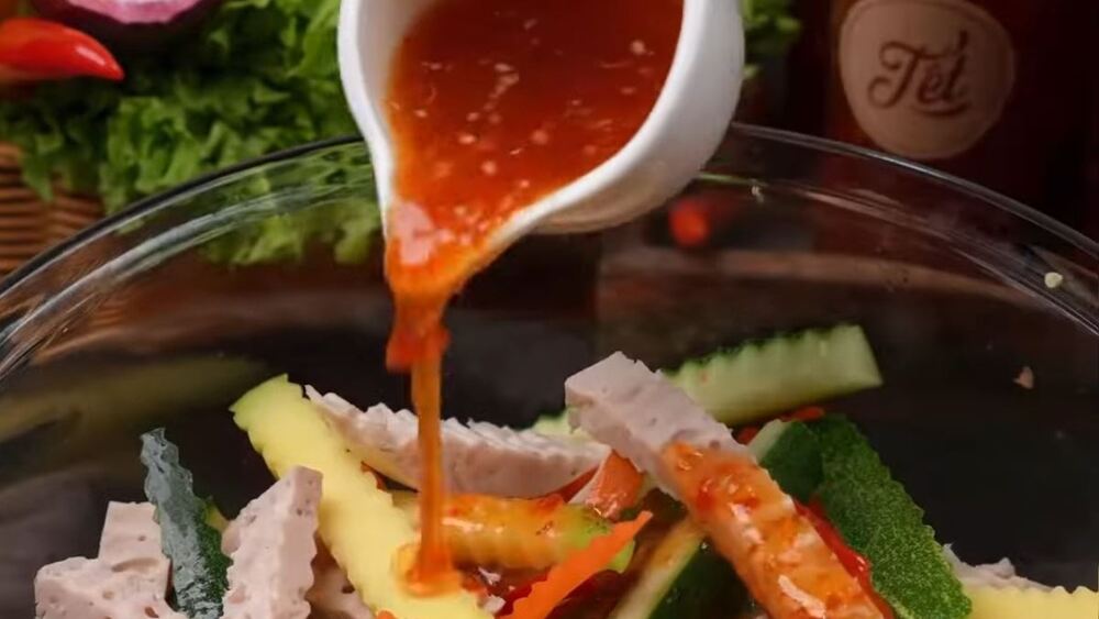 Nước sốt trộn gỏi muối tắc phù hợp cho những ai yêu thích vị chua thanh